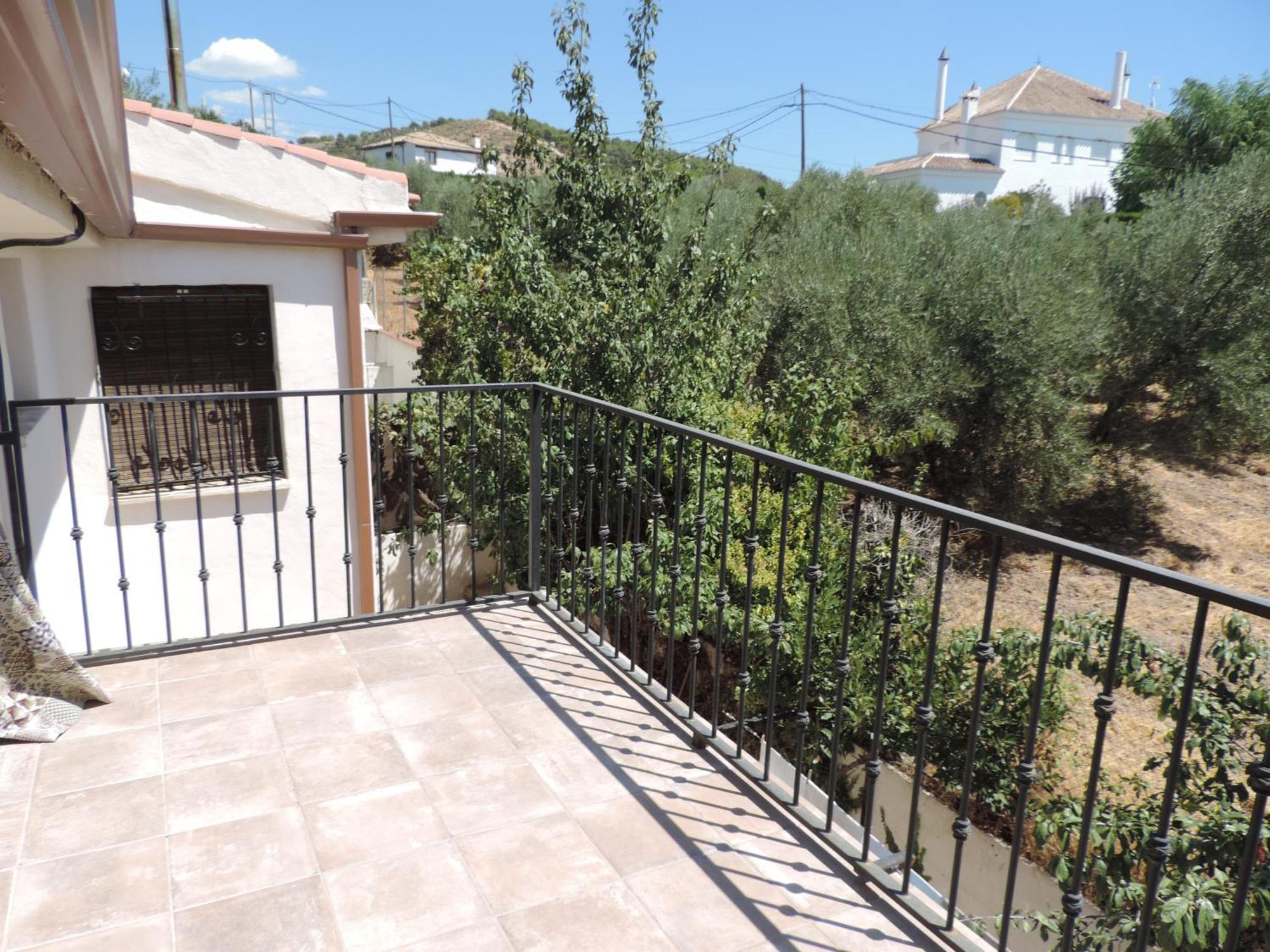 Casa Con Jardin Y Aparcamiento En Viznar, Junto A Granada *