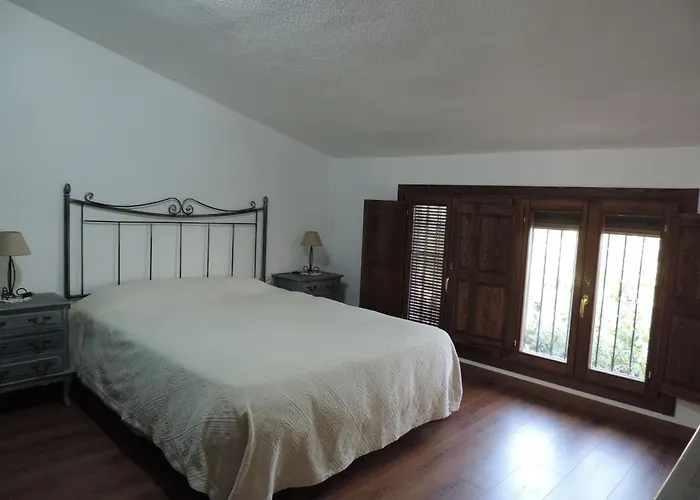 Casa Con Jardin Y Aparcamiento En Viznar, Junto A Granada